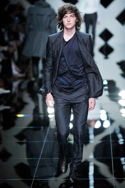 Look 32